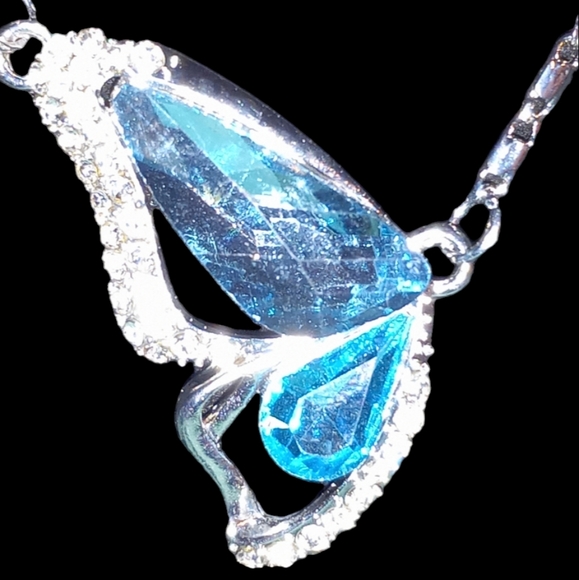 D-001 & E014 NWT Lab Created Blue Topaz Butterfly necklace - Picture 2 of 3